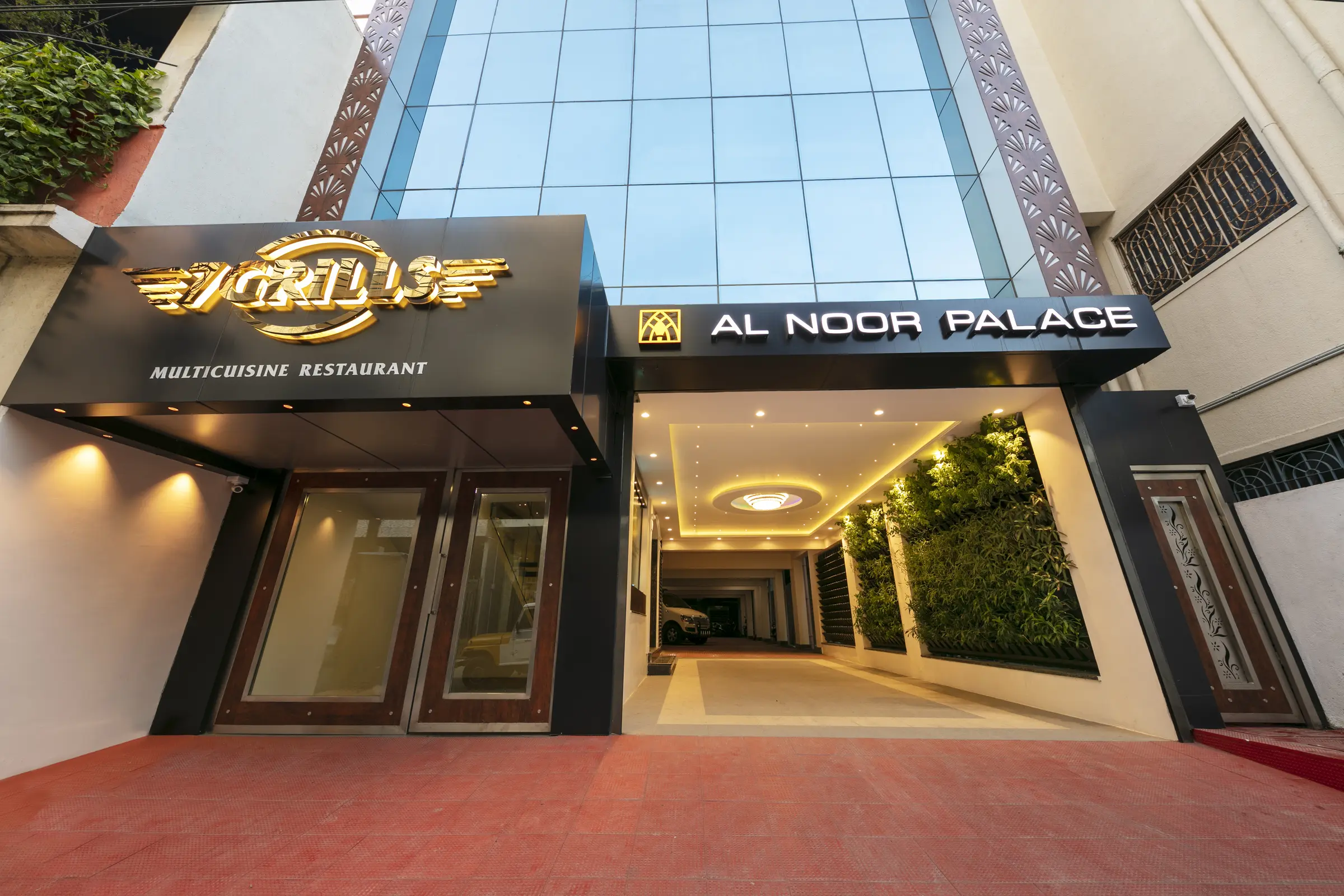 Al Noor Palace hotel entrance
