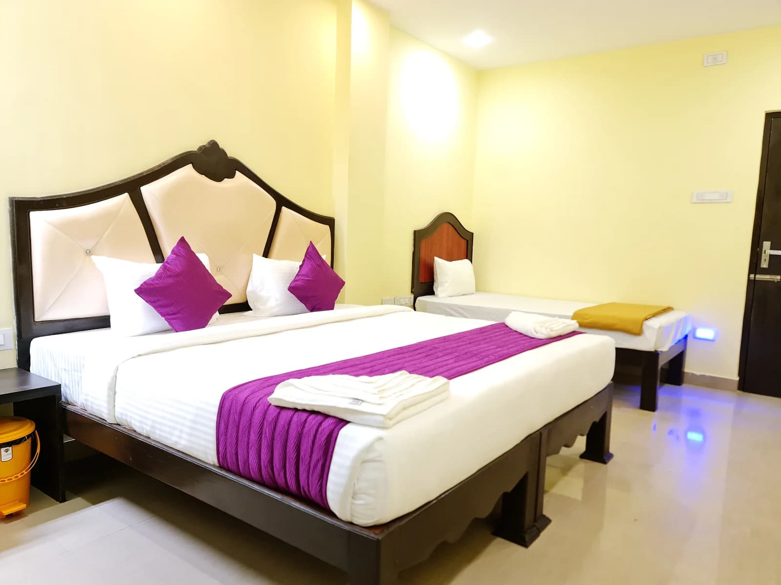Triple Room room